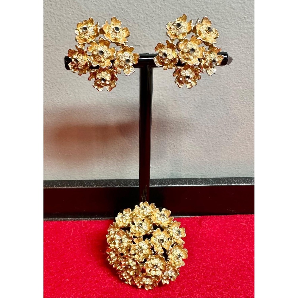 Vintage 1960s Sarah Coventry Hydrangea Gold Tone Brooch & Clip-on Earrings Set